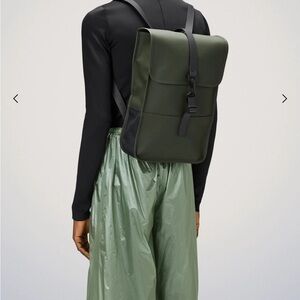 RAINS- Roll top rucksack green NWT